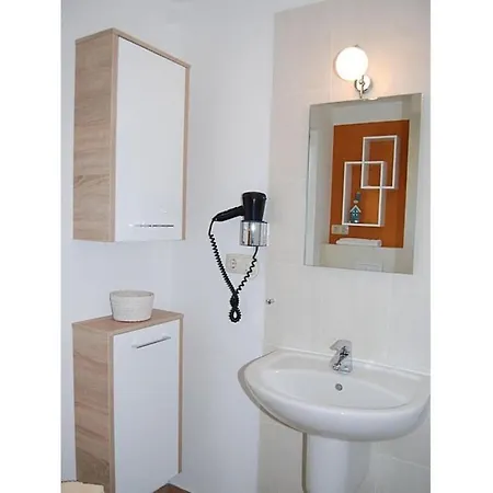 In With Swimming Pool זינקסט
